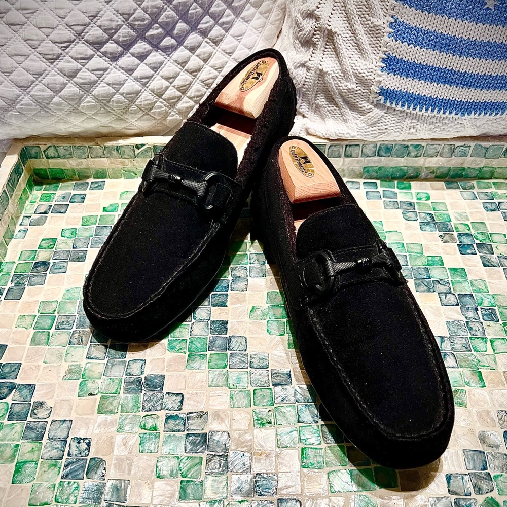 KENNETH COLE black suede drivers w/sweet black HW and black Sherpa lining! Mint!